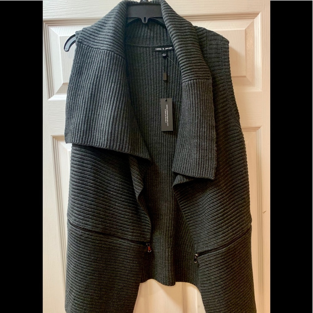 Cable & gauge Sleeveless Cardigan Vest.   NWT